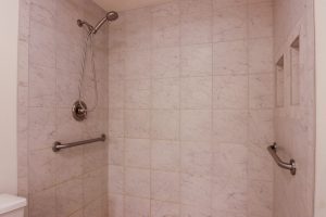 5660 Finch Dr Longview WA home for sale - master bath shower