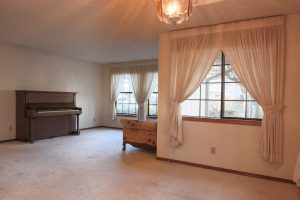 5660 Finch Dr Longview WA home for sale - living room dining room