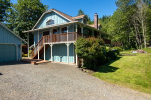 16945 Viking Ave NW Poulsbo WA 98370 home for sale - front door driveway